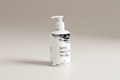 Moisturising Shampoo — tīrs fons, brends redzams